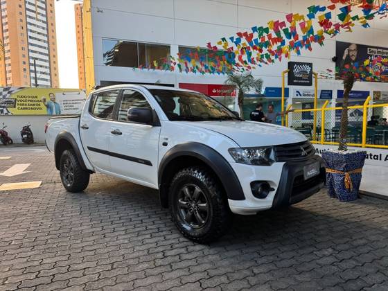 MITSUBISHI L200 TRITON 3.2 HPE 4X4 CD 16V TURBO INTERCOOLER DIESEL 4P AUTOMÁTICO MITSUBISHI L200 TRITON 3.2 HPE 4X4 CD 16V TURBO INTERCOOLER DIESEL 4P AUTOMÁTICO